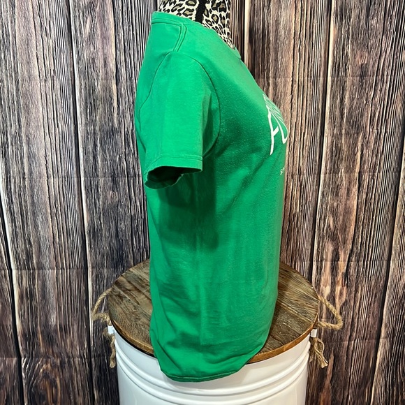 Woman’s Graphic Fitted Tee- Size large - Picture 4 of 6